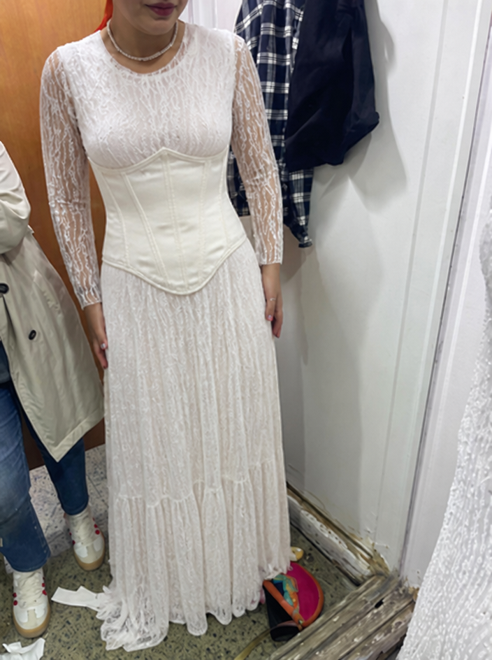 Virtual try-on
Dress the person in image 1 in the garment shown in image 2. Keep the person's face, hair, skin tone, body shape, pose and the background exactly the same. Fit the garment naturally to their body with realistic drape, lighting and shadows. Photorealistic.