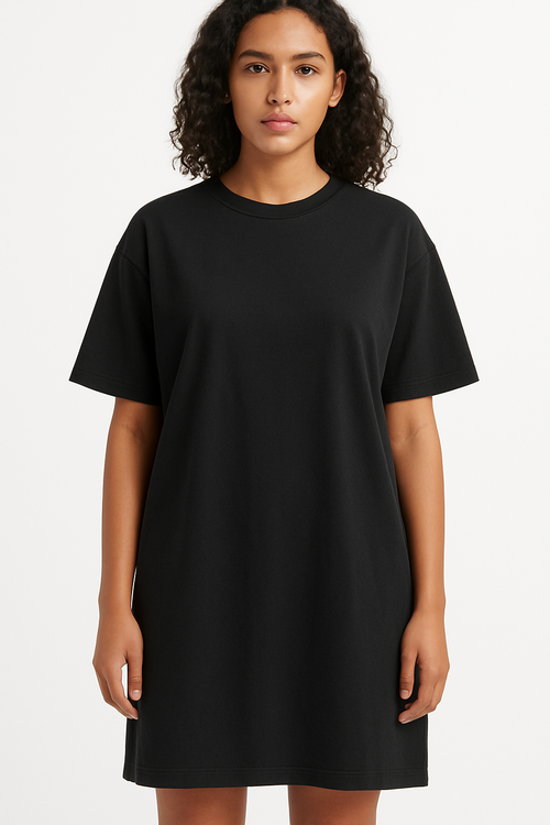 فستان عملي مع خلفيه بيضا تصوير احترافي ويظهر نوع القماش 